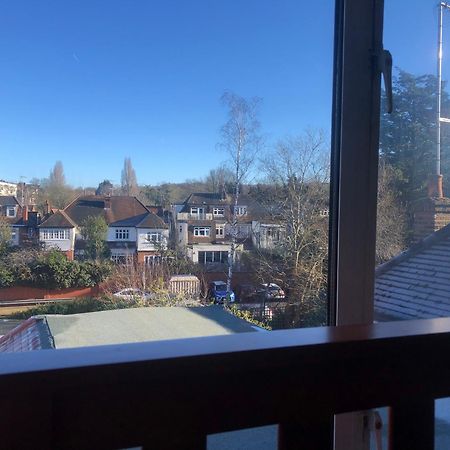 Apartamento Peaceful Studio-Flat With Driveway In Golders Green Londres Exterior foto