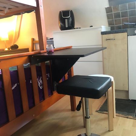Apartamento Peaceful Studio-Flat With Driveway In Golders Green Londres Exterior foto